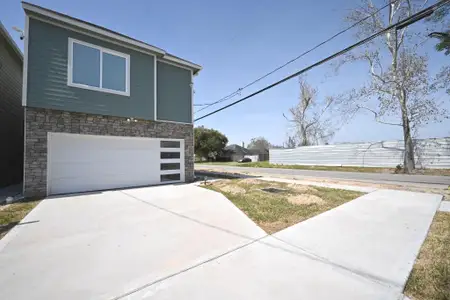 New construction Single-Family house 8027 Virgil St, Houston, TX 77088 - image