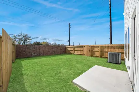 New construction Single-Family house 2104 Diagonal Ln, Houston, TX 77051 - image 2