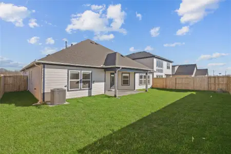 New construction Single-Family house 3222 Emerald Hills Dr, Angleton, TX 77515 - image 20
