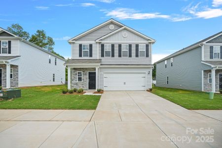 New construction Single-Family house 8209 Stonemere Ln, Charlotte, NC 28215 - photo 0