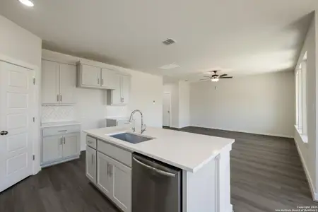 New construction Single-Family house 15407 Ivory Hls, San Antonio, TX 78247 plan Lancaster - image 6