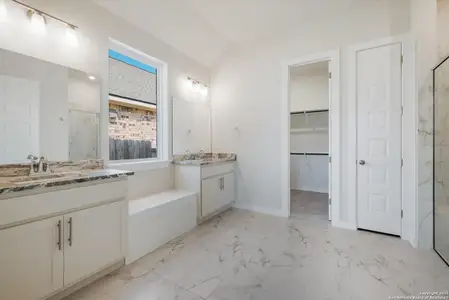 New construction Single-Family house 1863 Front Porch, New Braunfels, TX 78132 plan Elgin - image 4