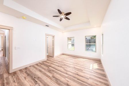 New construction Single-Family house 706 Oak Valley Dr, Kerrville, TX 78028 - image 20