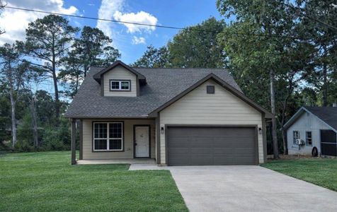 New construction Single-Family house 127 Sharon Ln, Livingston, TX 77351 - image