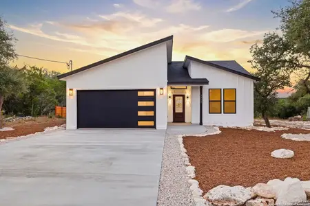 New construction Single-Family house 1210 Fernwood Rd, Fischer, TX 78623 - image