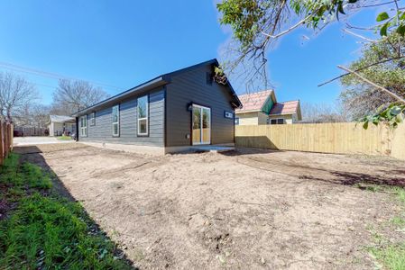 New construction Single-Family house 738 Chihuahua St, Lockhart, TX 78644 null- photo 26 26