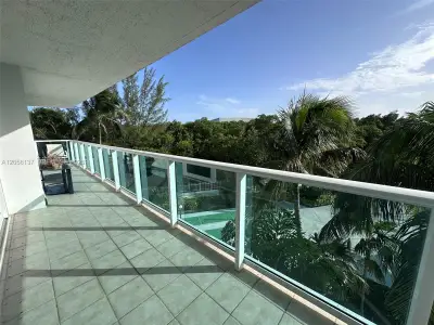 New construction Condo house 100 Bayview Dr, Unit 317, Sunny Isles Beach, FL 33160 - image