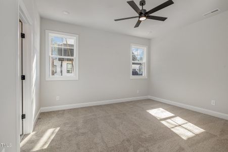 New construction Single-Family house 50 N Rowsham Pl, Smithfield, NC 27577 null- photo 11 11