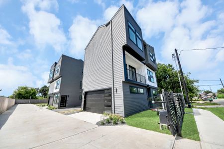 New construction Single-Family house 5030 Mallow St, Unit C, Houston, TX 77033 - image