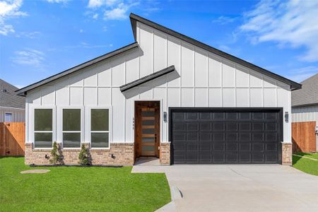 New construction Single-Family house 5845 Black Pine Cir, Granbury, TX 76048 null- photo 0