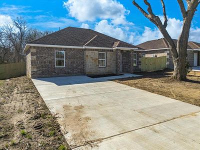 New construction Single-Family house 803 E Tyler St, Ennis, TX 75119 null- photo 1 1