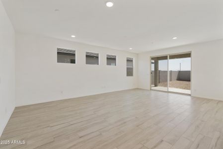 New construction Single-Family house 15675 W Mercer Ln, Surprise, AZ 85379 null- photo 31 31