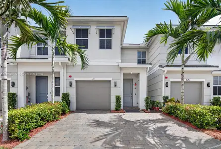 New construction Townhouse house 121 Sw 170Th Ave, Pembroke Pines, FL 33027 - image