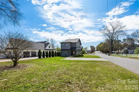 New construction Single-Family house 901 Edgemont Ave, Belmont, NC 28012 - image