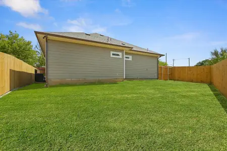 New construction Single-Family house 3105 N Pecan St, Fort Worth, TX 76106 - image