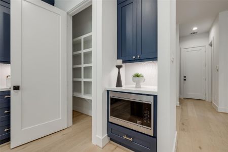 New construction Single-Family house 323 Malone St, Houston, TX 77007 - image 7