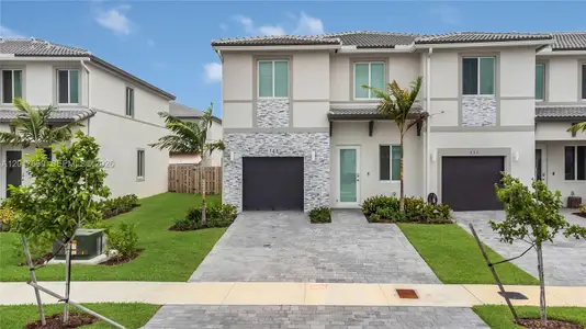 New construction Townhouse house 725 Se 14Th Ct, Homestead, FL 33034 - image