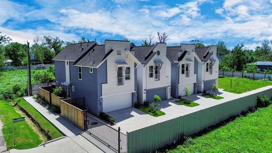 New construction Single-Family house 1047 Glenn Ave, Houston, TX 77088 - image 5