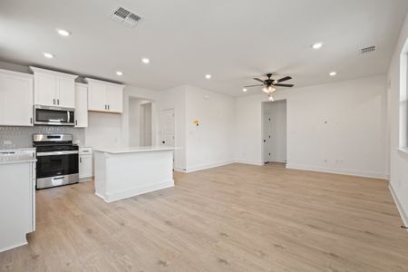 New construction Single-Family house 168 Rieber Rd, Kyle, TX 78640 plan Cypress - image 6