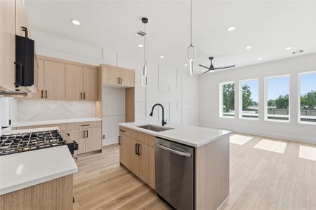 New construction Single-Family house 5308 Jesselton Ln, Houston, TX 77091 - image 5