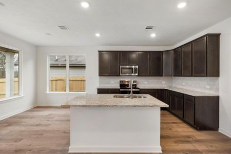 New construction Single-Family house 604 Rockbridge Dr, Huntsville, TX 77340 - image 6