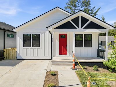 New construction Single-Family house 615 W Allen St, Hendersonville, NC 28739 - image