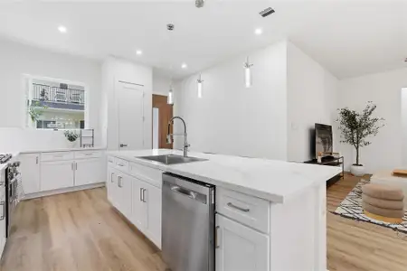 New construction Single-Family house 1420 W 34Th 1/2 St, Houston, TX 77018 - image 18