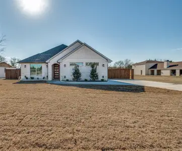 New construction Single-Family house 1662 Brookview Dr, Lancaster, TX 75416 - image