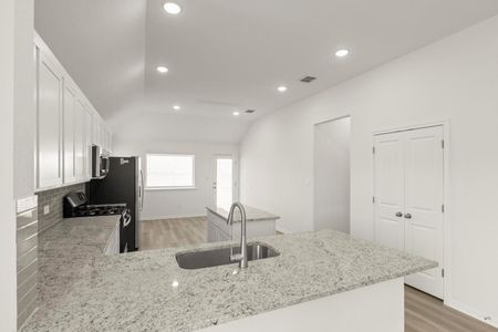 New construction Single-Family house 3729 Pin Oak Hls, Seguin, TX 78155 plan Crow - image 9