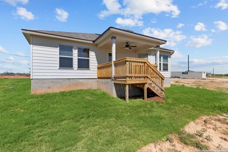 New construction Single-Family house 112 Reno Trl, Floresville, TX 78114 Kingsley- photo 35 35