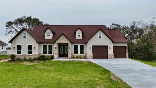 New construction Single-Family house 931 Buffalo Trl, Angleton, TX 77515 - image