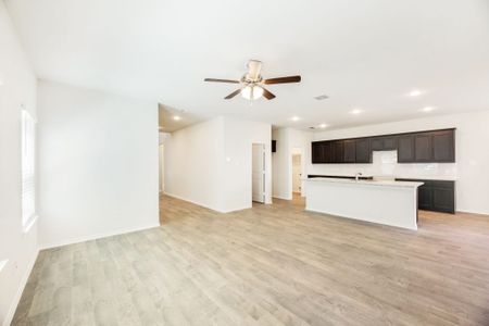 New construction Single-Family house 3904 Hometown Blvd, Heartland, TX 75126 plan Lockhart - image 12