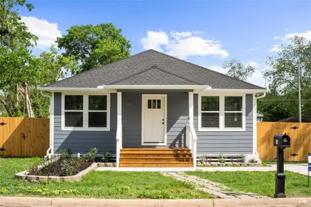 New construction Single-Family house 514 W Wilkins St, Brenham, TX 77833 - image