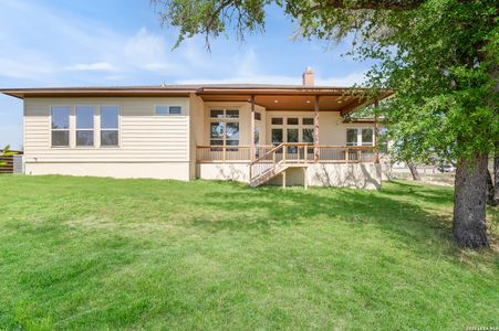 New construction Single-Family house 671 Legend Park, Castroville, TX 78009 plan 2674 - image 4