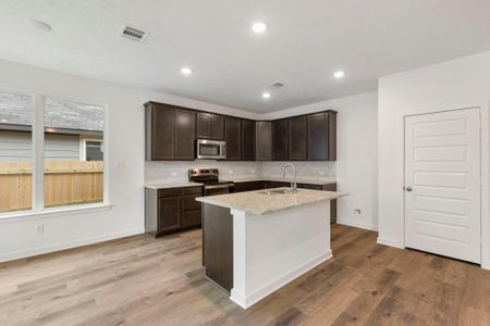 New construction Single-Family house 604 Rockbridge Dr, Huntsville, TX 77340 - image 10