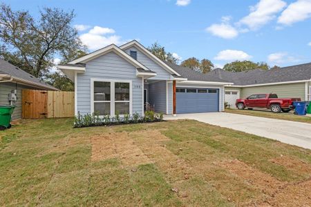 View of front of house featuring a front yard and a garage