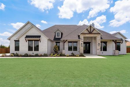 View of front of property featuring a front yard