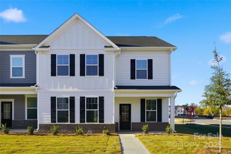 New construction Townhouse house 1811 Viewfield Rd, Fort Mill, SC 29708 The Thackery- photo 0
