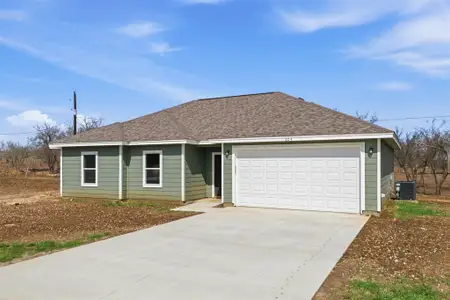 New construction Single-Family house 604 Mustang Cir, Nixon, TX 78140 - image