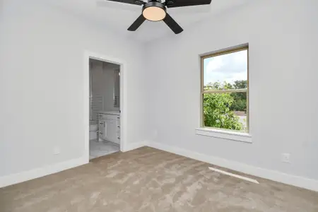 New construction Single-Family house 1217 Cabell St, Houston, TX 77022 - image