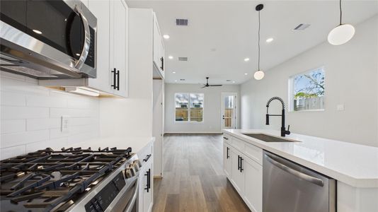 New construction Single-Family house 5032 Creekmont Dr, Houston, TX 77091 - image 12