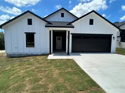 New construction Single-Family house 102 Halawa Ct, Bastrop, TX 78602 - image