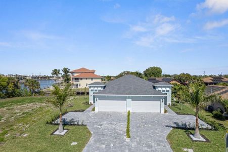 New construction Single-Family house 1105 Se 38 St, Cape Coral, FL 33904 - image