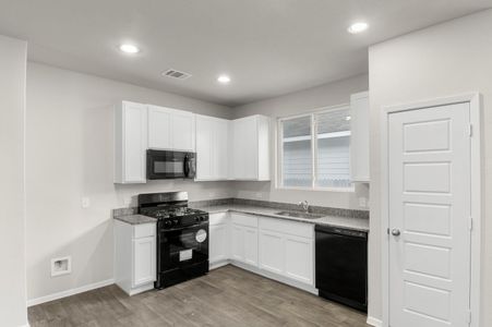 New construction Single-Family house 3043 Winding Creek Rd, Kyle, TX 78640 plan 1326 Casetta - image 16