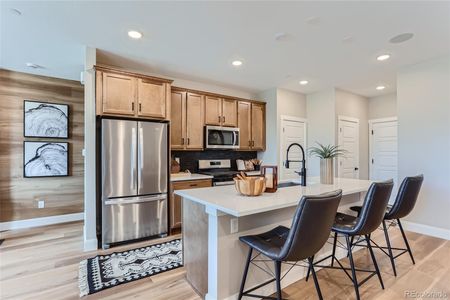 Kitchen w/quartz counters