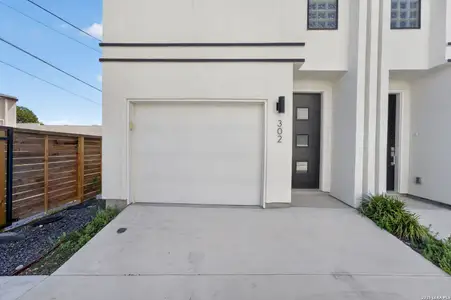 New construction Condo house 1735 W Gramercy Pl, Unit 302, San Antonio, TX 78201 - image