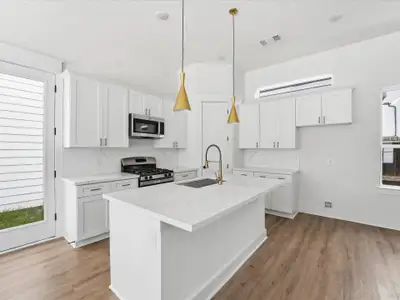 New construction Single-Family house 8914 Sunshine Laverne Ln, Houston, TX 77080 - image 11