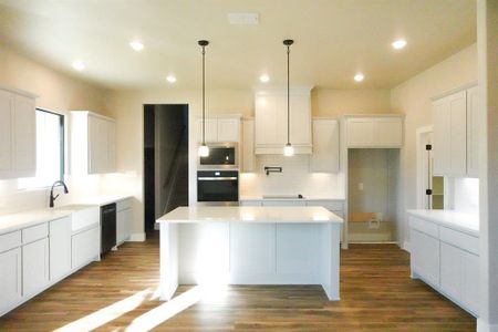 New construction Single-Family house 1056 Salvation Dr, Weatherford, TX 76088 Manor Farm House- photo 11 11