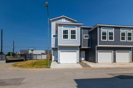 New construction Townhouse house 18846 Elegance Ave, Spring, TX 77379 - image