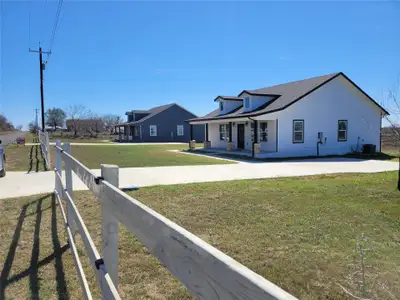 New construction Single-Family house 577 County Rd 422 B Rd, Stockdale, TX 78160 - image